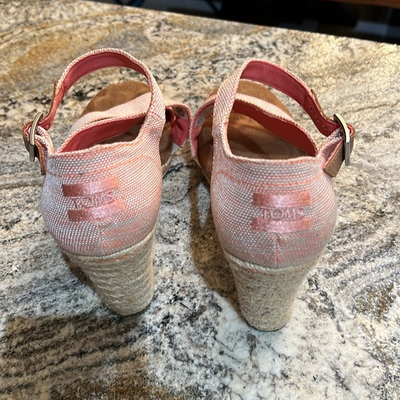 Tom’s shoes - Picture 2 of 4